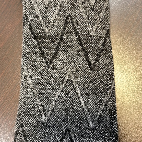 Goodhew ‘Jag’ Knee High Merino Socks - size M/L in black - Picture 3 of 7